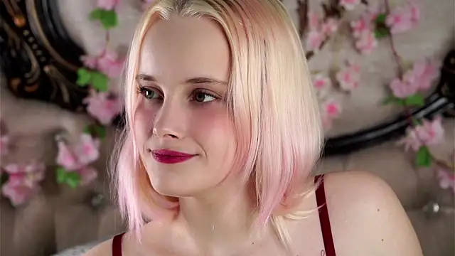 Snapshot of KirstinMcgeady chatting on 6, 4, 2026 KirstinMcgeady online show from 6, 4, 2026