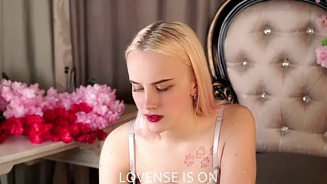 Snapshot of KirstinMcgeady chatting on 9, 4, 2026 KirstinMcgeady online show from 9, 4, 2026