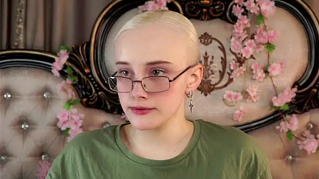 Snapshot of KirstinMcgeady chatting on 22, 4, 2026 KirstinMcgeady online show from 22, 4, 2026