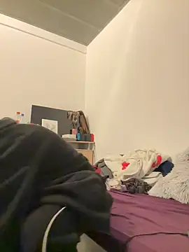 Milli-Kiss online show from 12, 4, 2026