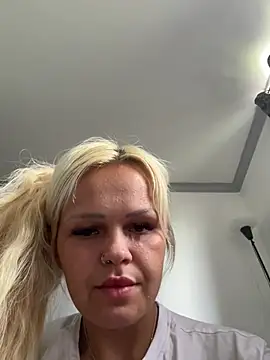 Snapshot of BlondeMilfXo chatting on 14, 5, 2026 BlondeMilfXo online show from 14, 5, 2026