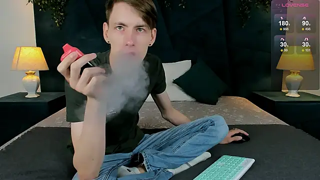 Snapshot of Erick_Wilson chatting on 22, 11, 2025 Erick Wilson online show from 22, 11, 2025