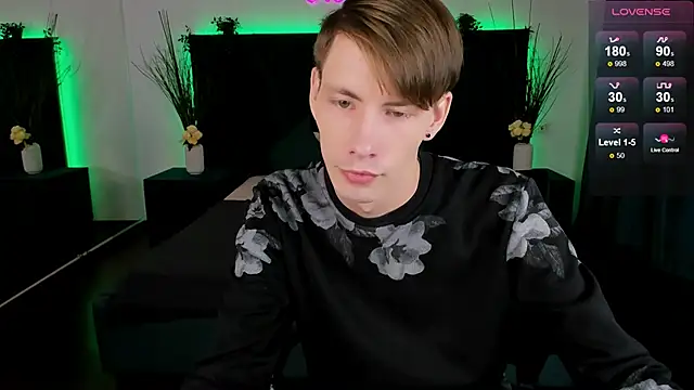 Snapshot of Erick_Wilson chatting on 26, 11, 2025 Erick Wilson online show from 26, 11, 2025