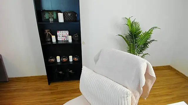 Snapshot of khloe_starrr chatting on 27, 4, 2026 khloe starrr online show from 27, 4, 2026