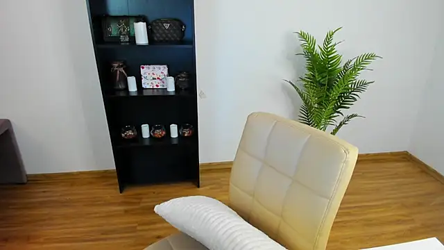 Snapshot of khloe_starrr chatting on 31, 5, 2026 khloe starrr online show from 31, 5, 2026