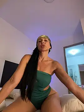 Snapshot of caritoo21 chatting on 1, 3, 2026 caritoo21 online show from 1, 3, 2026