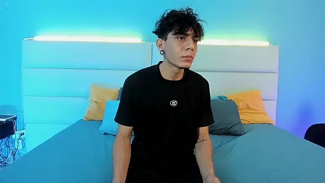 Snapshot of abrilandjulian chatting on 28, 2, 2026 abrilandjulian online show from 28, 2, 2026