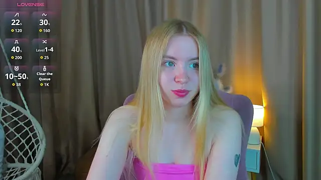 Snapshot of Linda__Bloom chatting on 15, 6, 2026 Linda Bloom online show from 15, 6, 2026