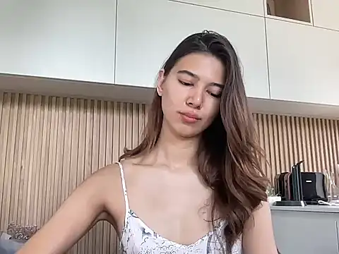 KiraVixenSweet online show from 13, 6, 2026