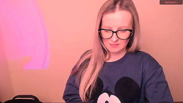 AnnePeach online show from 16, 2, 2026