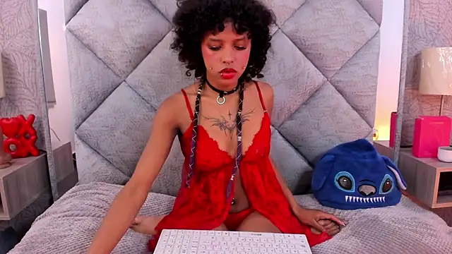 Snapshot of Lunakellerr chatting on 23, 4, 2026 Lunakellerr online show from 23, 4, 2026