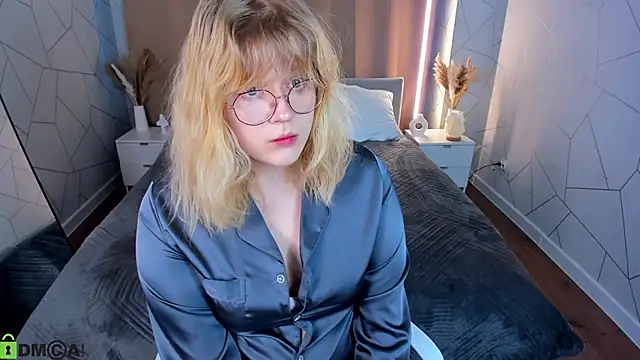 Snapshot of luna_c0ra chatting on 21, 2, 2026 luna c0ra online show from 21, 2, 2026