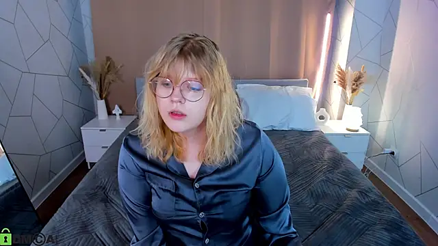 Snapshot of luna_c0ra chatting on 22, 2, 2026 luna c0ra online show from 22, 2, 2026