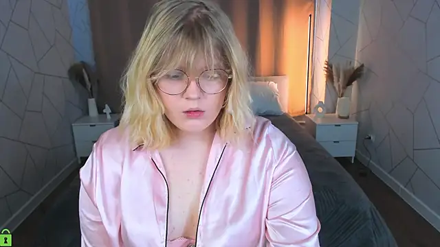 luna c0ra online show from 10, 4, 2026