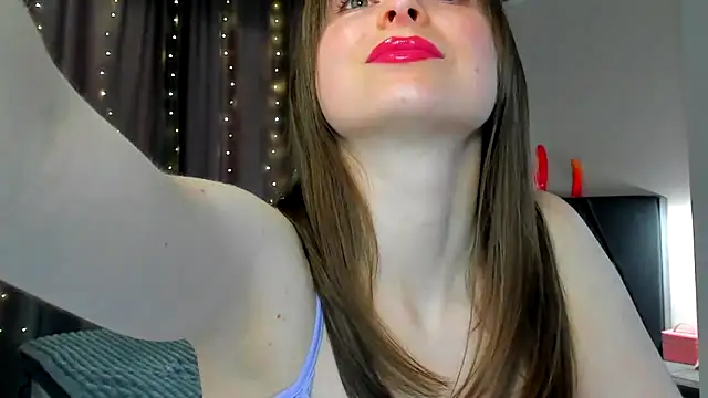 megann fox2 online show from 16, 4, 2026