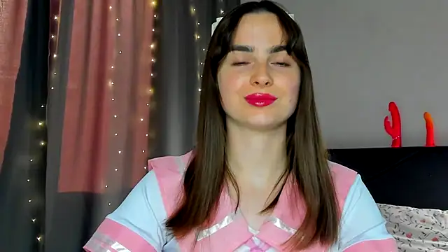 Snapshot of megann_fox2 chatting on 7, 5, 2026 megann fox2 online show from 7, 5, 2026