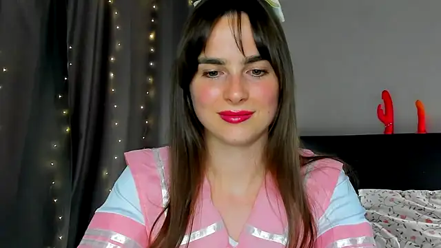 Snapshot of megann_fox2 chatting on 9, 5, 2026 megann fox2 online show from 9, 5, 2026