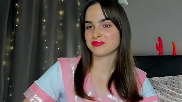 Snapshot of megann_fox2 chatting on 10, 5, 2026 megann fox2 online show from 10, 5, 2026