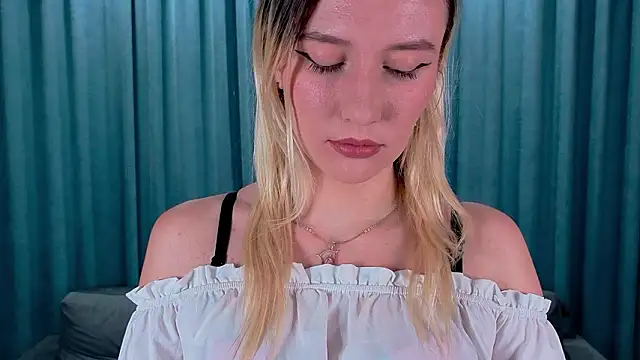 AshleyySchwartz online show from 11, 3, 2026