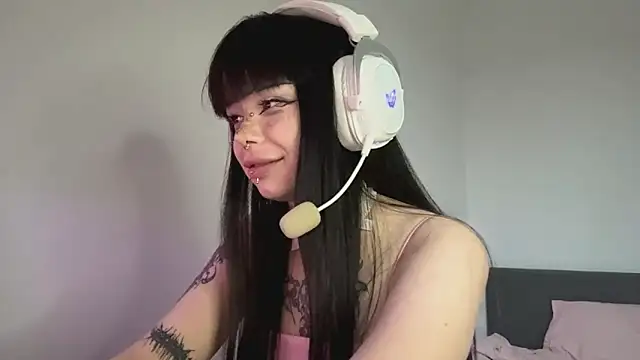 Luna Sohotti online show from 8, 4, 2026