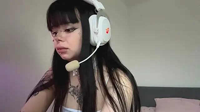 Luna Sohotti online show from 10, 4, 2026