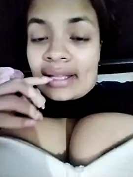 Snapshot of SiaFoxx_ chatting on 6, 4, 2026 SiaFoxx online show from 6, 4, 2026