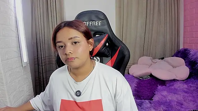 Snapshot of Sienna_Lux01 chatting on 24, 2, 2026 Sienna Lux01 online show from 24, 2, 2026