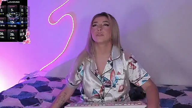 Snapshot of saradiazxxx chatting on 25, 5, 2026 saradiazxxx online show from 25, 5, 2026