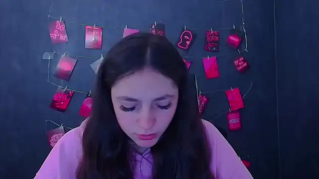 KissMeJulia online show from 13, 4, 2026