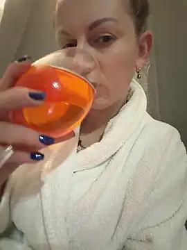 Snapshot of Frenchgirl45 chatting on 28, 2, 2026 Frenchgirl45 online show from 28, 2, 2026