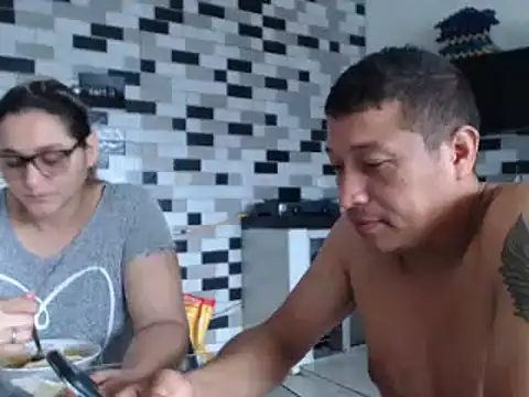 Snapshot of pareja_latina2214 chatting on 19, 2, 2026 pareja latina2214 online show from 19, 2, 2026