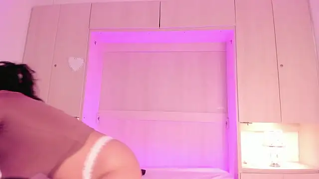 ElaRey  online show from 7, 3, 2026