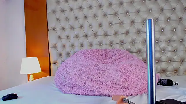IsabellaaLux  online show from 7, 5, 2026