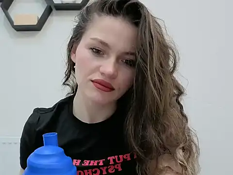 Avelinehowo uwu online show from 24, 3, 2026