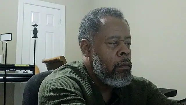 Snapshot of Cleozevo1961 chatting on 3, 3, 2026 Cleozevo1961 online show from 3, 3, 2026