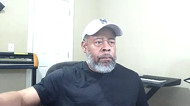 Snapshot of Cleozevo1961 chatting on 4, 3, 2026 Cleozevo1961 online show from 4, 3, 2026