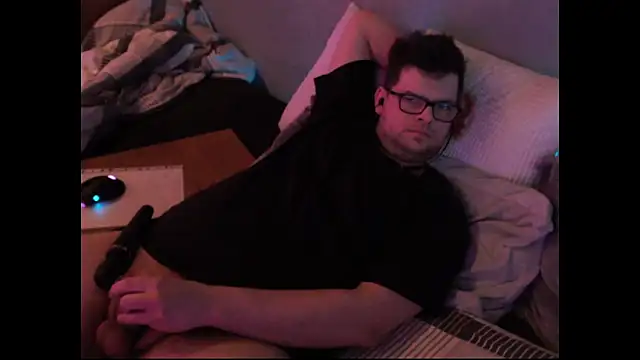 Snapshot of Whyteshadow4235 chatting on 1, 3, 2026 Whyteshadow4235 online show from 1, 3, 2026