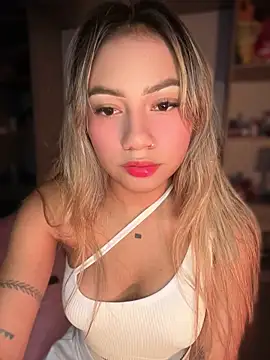 Snapshot of Dulce_Sofi_ chatting on 5, 5, 2026 Dulce Sofi online show from 5, 5, 2026