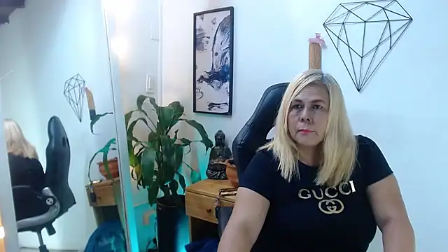 Snapshot of eva_colen50 chatting on 2, 4, 2026 eva colen50 online show from 2, 4, 2026