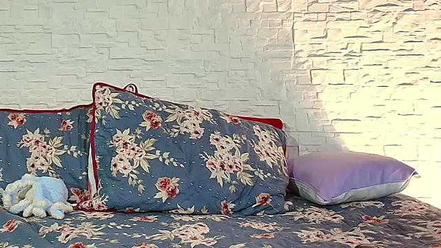 Eliassalvatore  online show from 15, 4, 2026