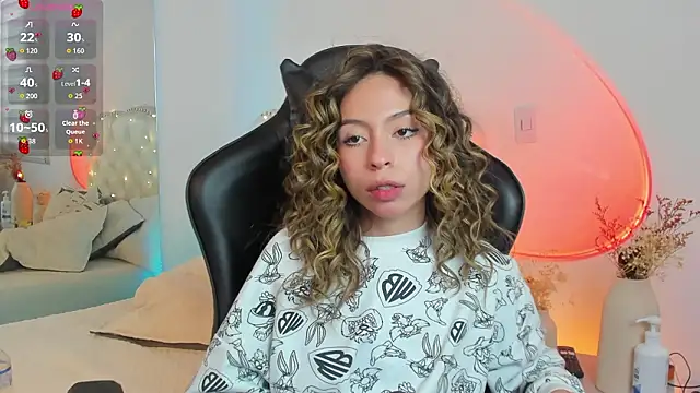 Snapshot of LuuluBerry chatting on 24, 2, 2026 LuuluBerry online show from 24, 2, 2026