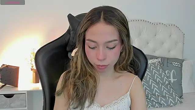 Snapshot of LuuluBerry chatting on 26, 3, 2026 LuuluBerry online show from 26, 3, 2026