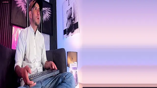 Snapshot of Milanwhite_ chatting on 28, 2, 2026 Milanwhite online show from 28, 2, 2026