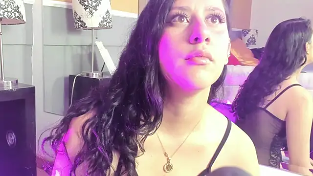 LunaDamasco online show from 6, 3, 2026