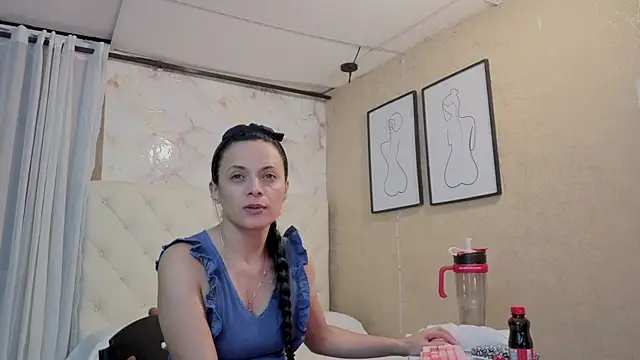 Snapshot of QueenSallyDesire chatting on 21, 5, 2026 QueenSallyDesire online show from 21, 5, 2026