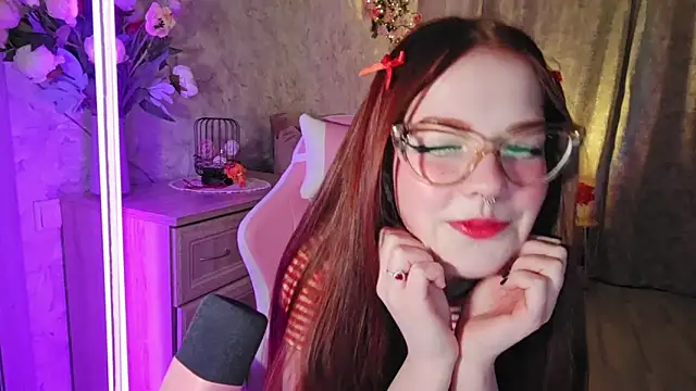 Snapshot of EllaHughess chatting on 8, 3, 2026 EllaHughess online show from 8, 3, 2026