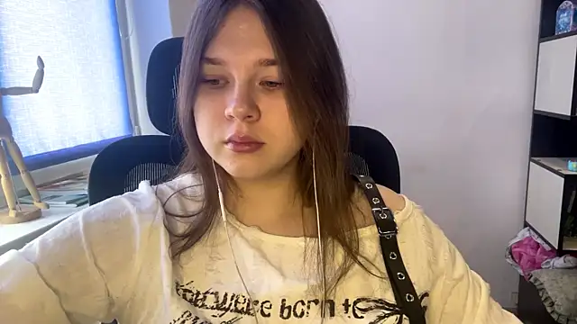 TomikoPfau online show from 28, 2, 2026