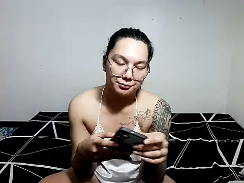 Snapshot of xNaughtymilesx chatting on 6, 5, 2026 xNaughtymilesx online show from 6, 5, 2026