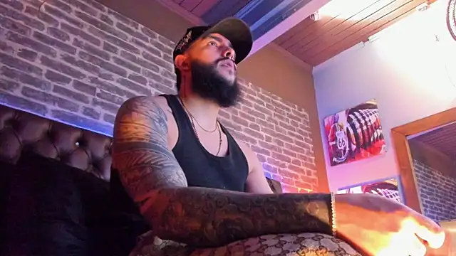 SantiagoHincapiie online show from 12, 3, 2026