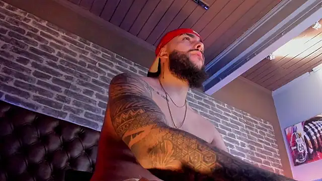 SantiagoHincapiie online show from 13, 3, 2026